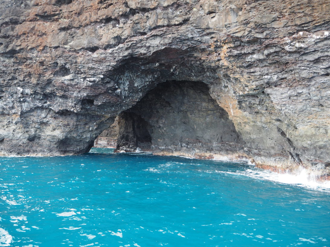 Kristallklares Wasser an der Napali Küste auf Kauai