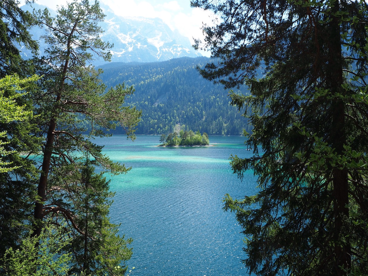 Schöner Ausblick auf Insel und Zugspitze