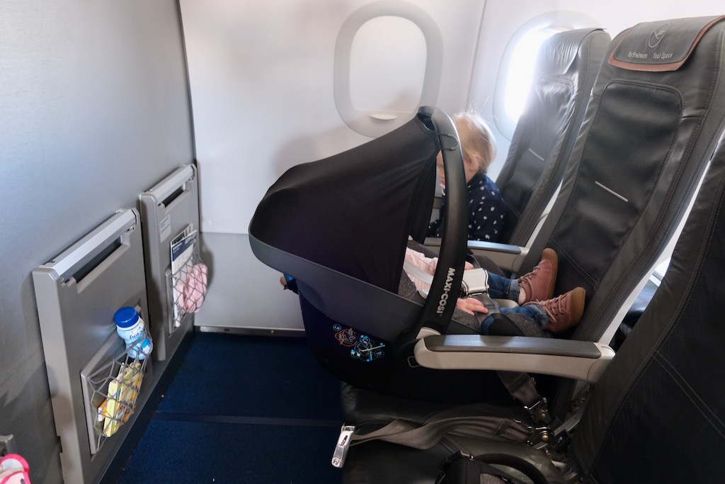 Im Flugzeug mit Kindern
