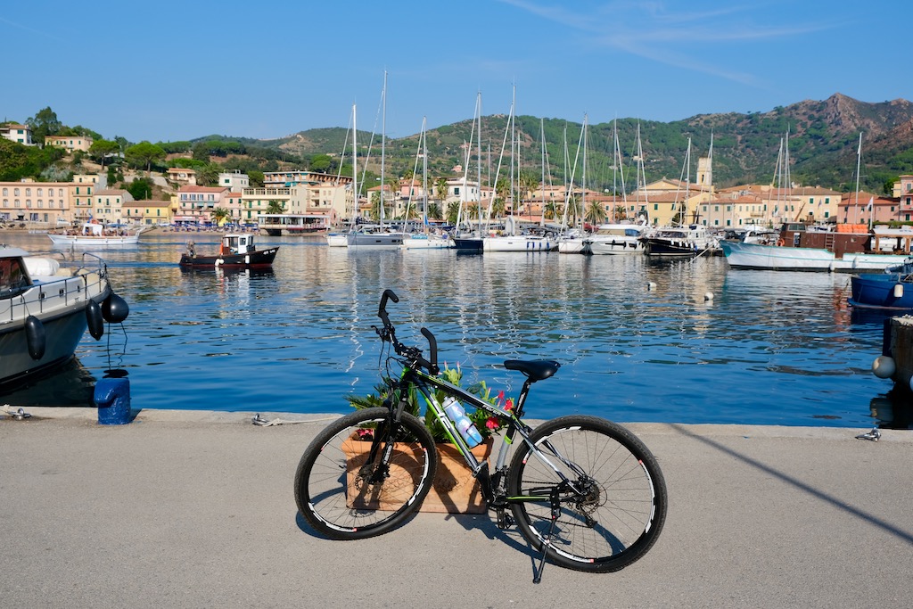 Hafen von Porto Azzurro