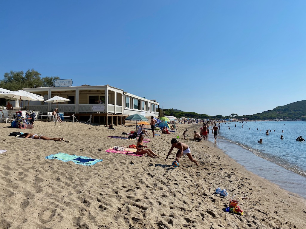 Strand am Campingplatz auf Elba