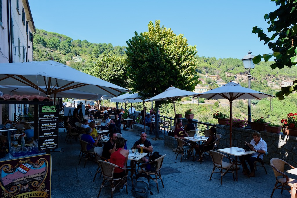 Mittagessen in einem kleinen Bistro