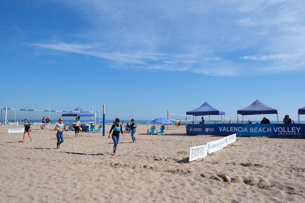 Sportler am Strand von Valencia