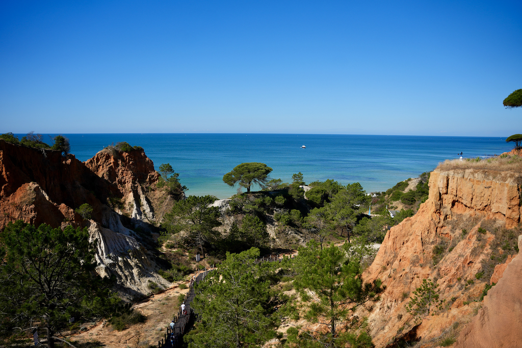 Abstieg zum Praia da Falesie