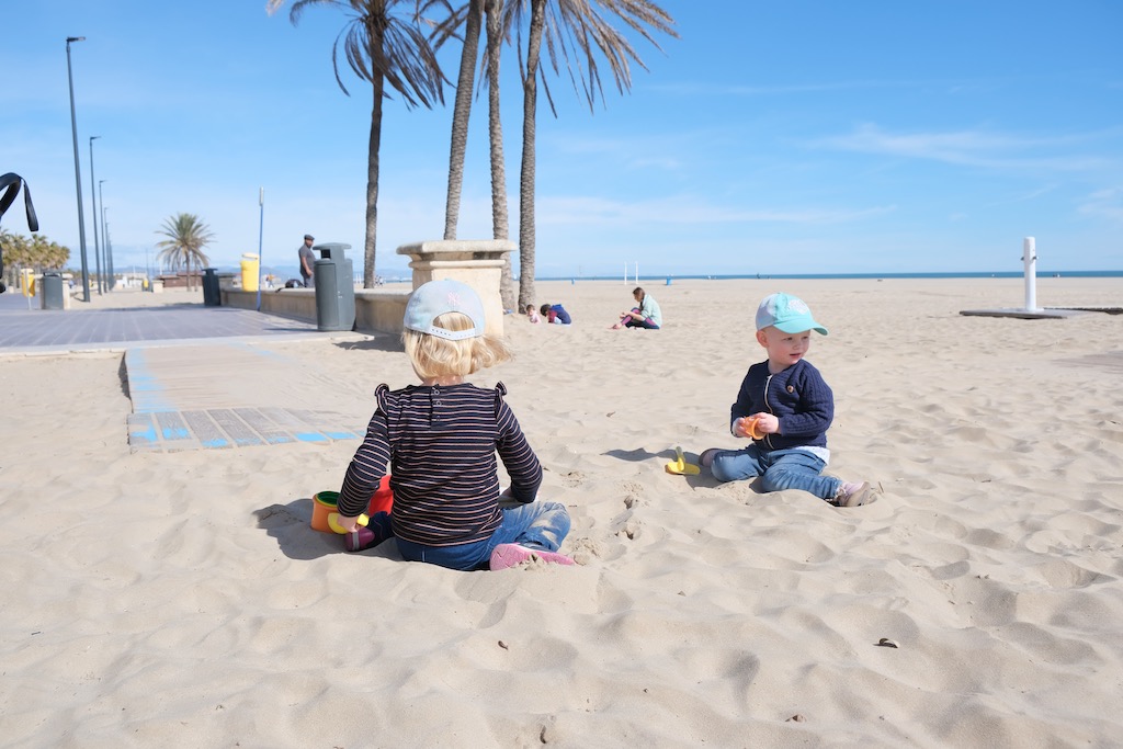 Valencia mit Kindern am Strand