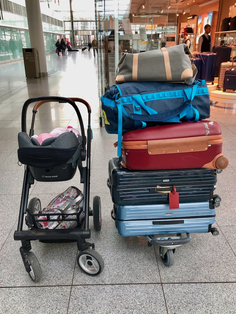 Gepäck beim Fliegen mit Baby