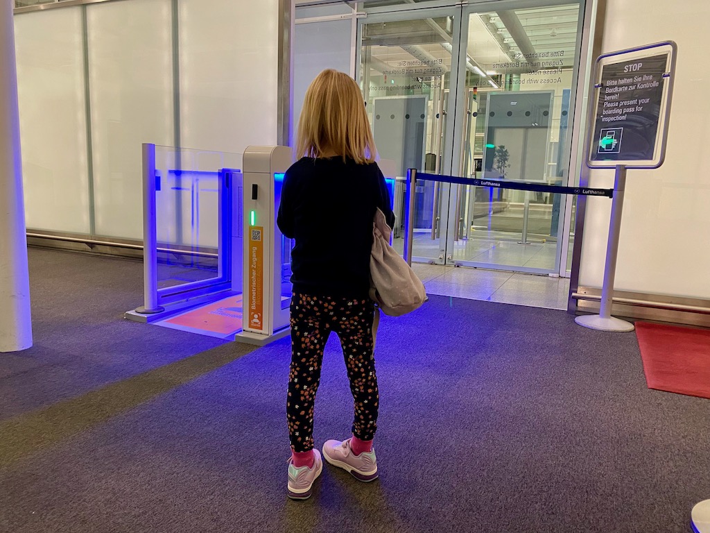 Security check mit Kindern