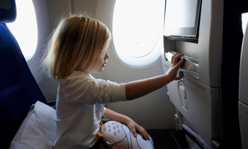 Fliegen mit Kindern Handgepäck