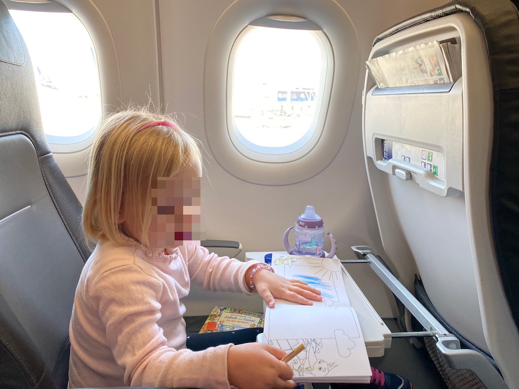 Beschäftigungsmöglichkeiten Flugzeug mit Kind 