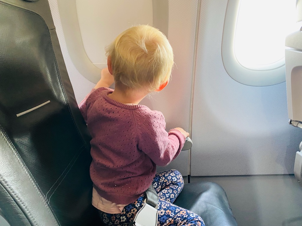 Mit Kind im Flugzeug