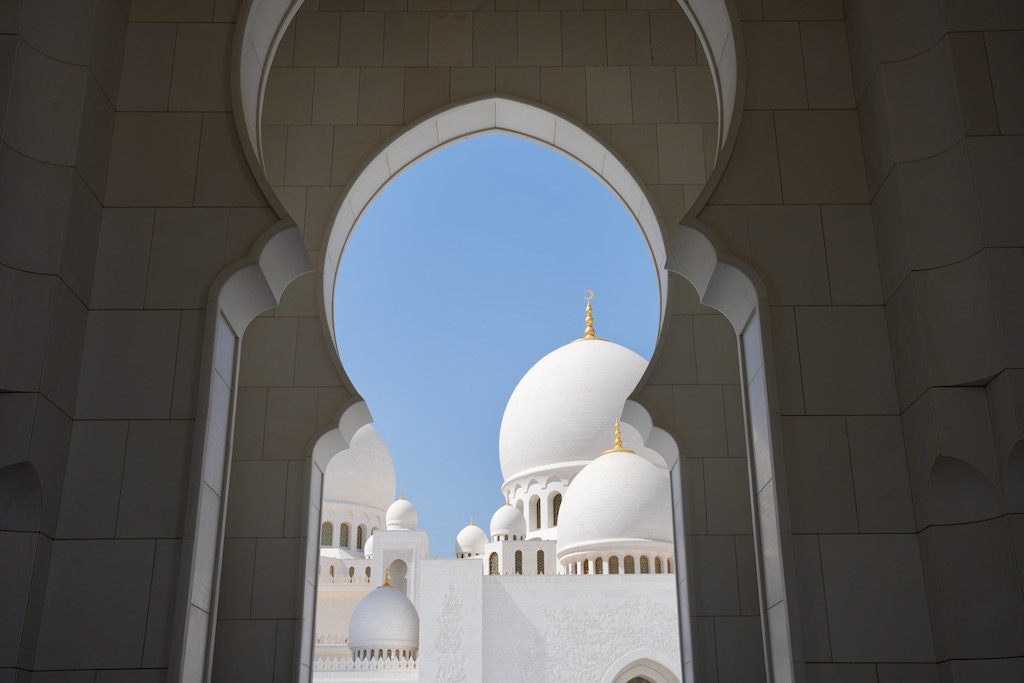 Beim Besuch der Sheikh Zayed Moschee sollte man viel Zeit mitbringen