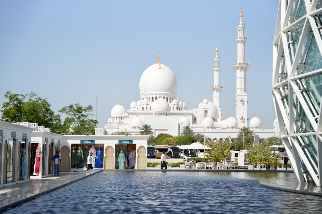 Kleidung in der Sheikh Zayed Moschee