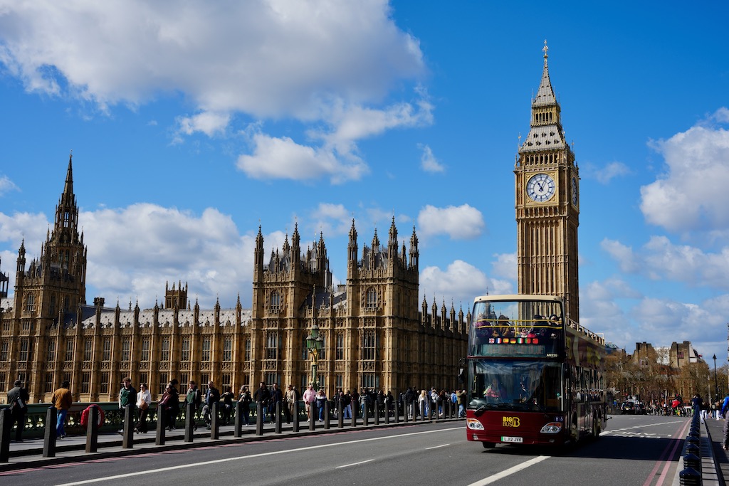 Die U-Bahn in London ist eine tolle Alternative um die wichtigsten Sehenswürdigkeiten wie z.B. Big Ben zu erreichen